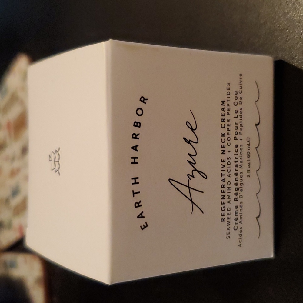 Earth Harbor Azure neck cream